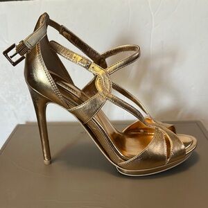 BCBG Maxazria Gold Dust Lamb Metallic MA-FARID Sz 8M Womens High Heel Shoes